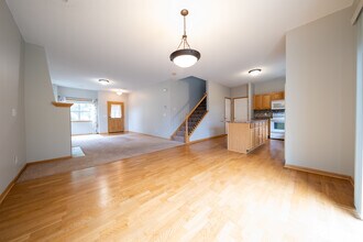 2692 Vierling Dr E in Shakopee, MN - Building Photo - Building Photo