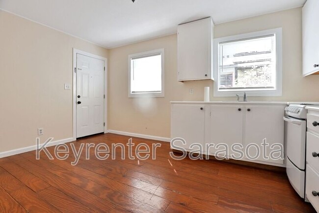 325 Ohio Pl in Sarasota, FL - Building Photo - Building Photo