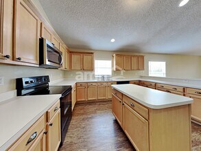 4012 Waltham Forest Dr in Tavares, FL - Building Photo - Building Photo