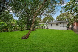 1065 NW 50th St in Miami, FL - Building Photo - Building Photo