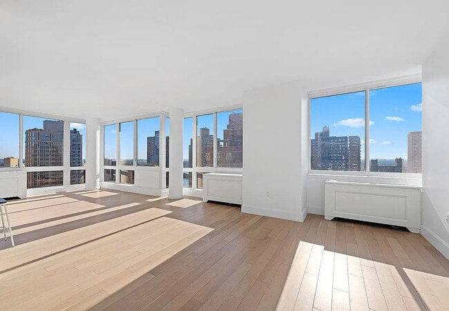 property at 389 E 89th St