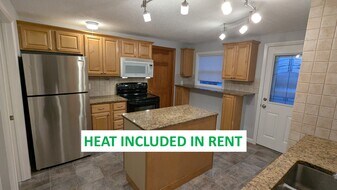 14 Rocket St, Unit Apt B in Westerly, RI - Building Photo