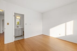 4745 18th Ave NE in Seattle, WA - Building Photo - Building Photo