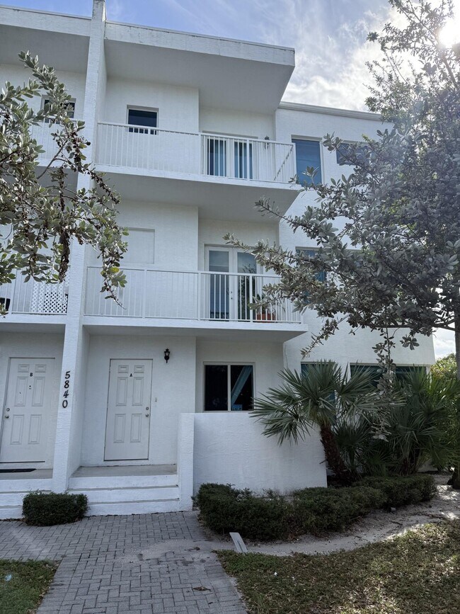 property at 5820 N Flagler Dr