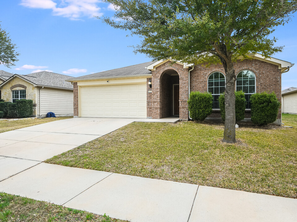 1329 Wagon Wheel in Schertz, TX - Building Photo