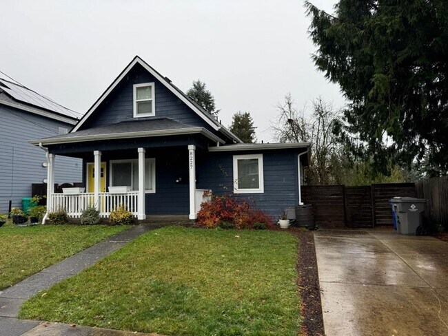 8227 N Hartman St in Portland, OR - Building Photo - Building Photo