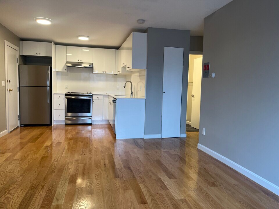 222 Parker Hill Ave, Unit 8 in Boston, MA - Building Photo