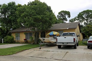4470-4476 47th Ave S in Lake Worth, FL - Building Photo