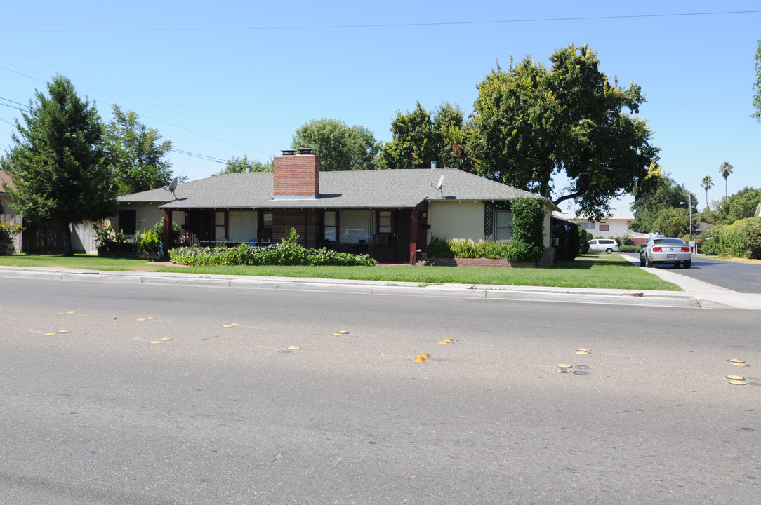 1445 Holly Dr in Tracy, CA - Foto de edificio