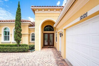 12121 Sunnydale Dr in Wellington, FL - Building Photo - Building Photo