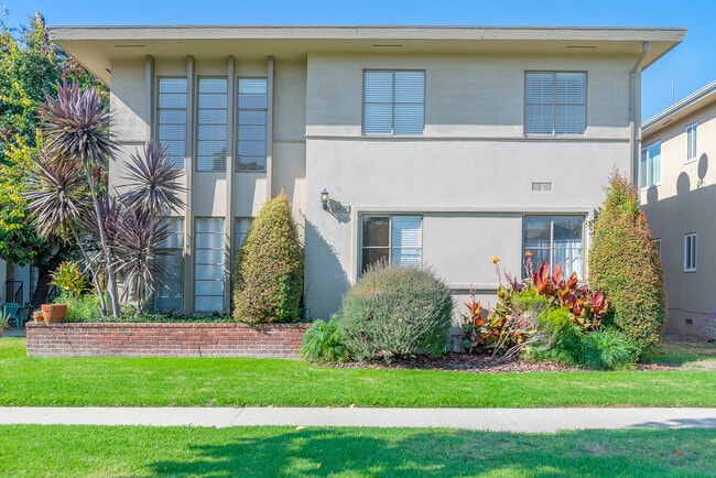 3201 S Barrington Ave, Unit F in Los Angeles, CA - Building Photo - Building Photo