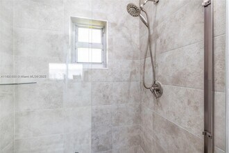 414 SE 4th Ave in Hallandale Beach, FL - Building Photo - Building Photo