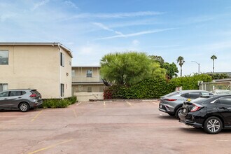 2419 S Ridgeley Dr (B) in Los Angeles, CA - Foto de edificio - Other