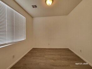 4548 Flaming Ridge Trail in Las Vegas, NV - Building Photo - Building Photo