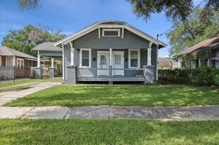 1430 Cartwright St, Unit B in Beaumont, TX - Building Photo