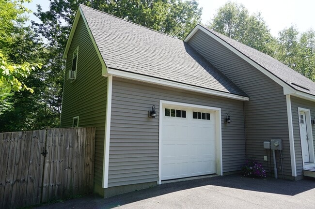 18 Lilac Ln in Kennebunk, ME - Building Photo - Building Photo