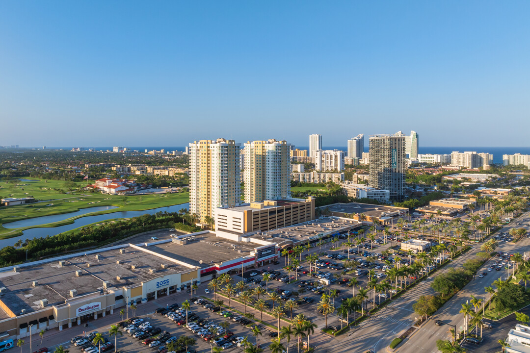 Duo Condominiums in Hallandale Beach, FL - Building Photo