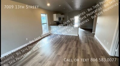 7009 13th St in Lubbock, TX - Foto de edificio - Building Photo