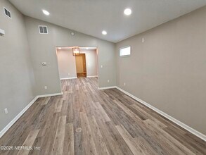 8153 Thrasher Ave in Jacksonville, FL - Building Photo - Building Photo