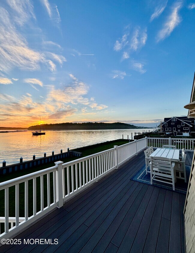 14 Willow Way in Sea Bright, NJ - Building Photo - Building Photo