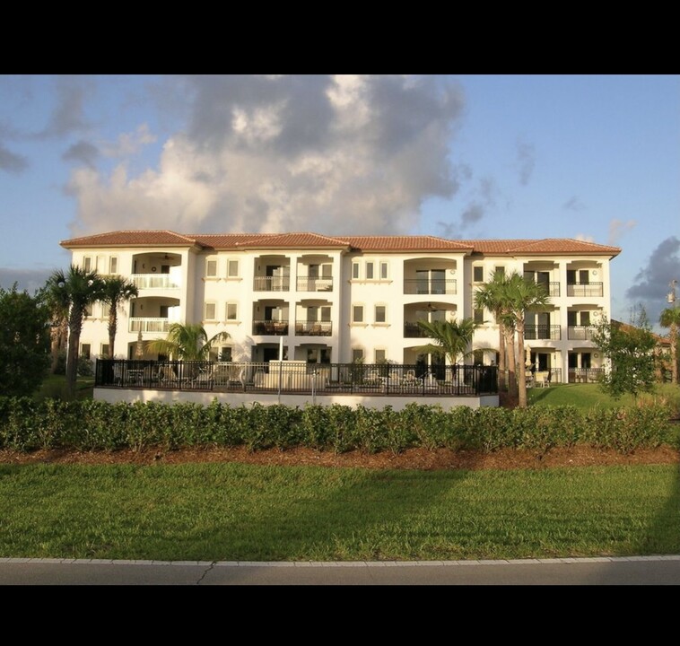 1623 Indian River Dr in Sebastian, FL - Foto de edificio