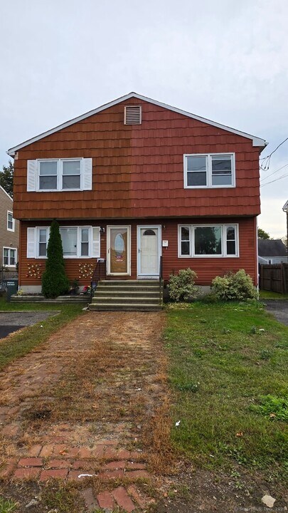 104 Yacht St in Bridgeport, CT - Building Photo