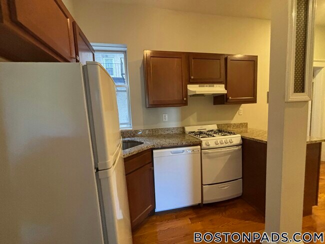 1189 Commonwealth Ave in Boston, MA - Building Photo - Building Photo