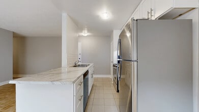 Regent Apartments in Oshawa, ON - Building Photo - Building Photo