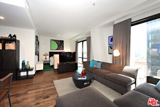 655 S Hope St in Los Angeles, CA - Building Photo - Building Photo