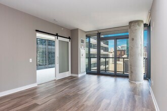 515 N State St, Unit 2107 in Chicago, IL - Building Photo - Building Photo