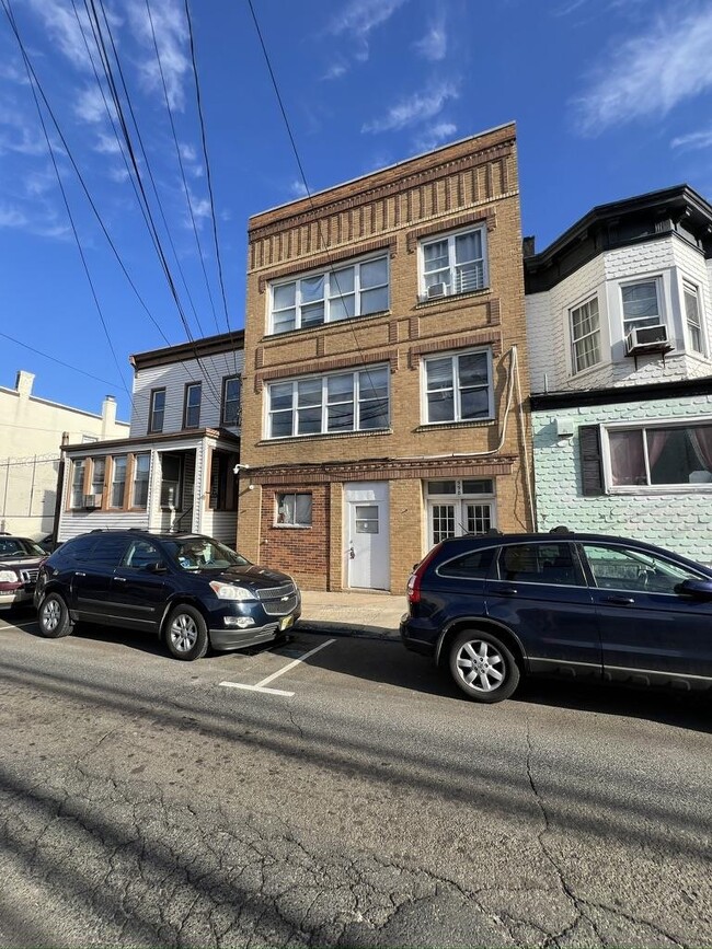 598 67th St in West New York, NJ - Building Photo - Building Photo