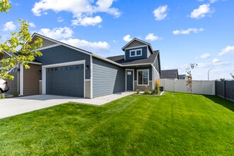 Majestic Villas in Rathdrum, ID - Foto de edificio - Building Photo