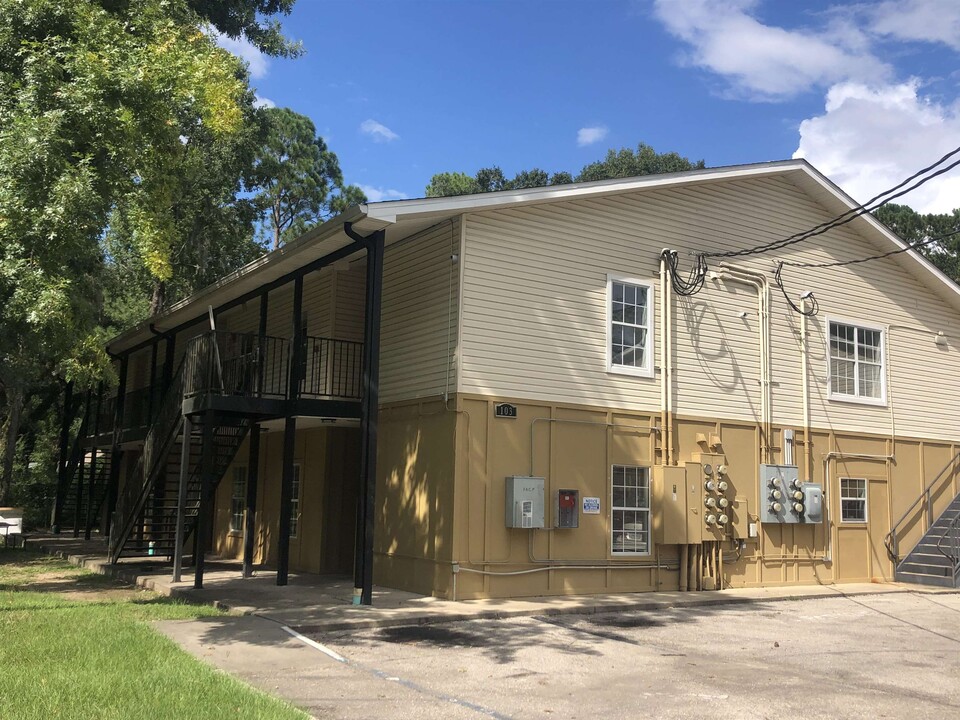 103 Cactus St in Tallahassee, FL - Building Photo