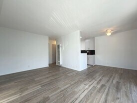 290 W 19th St in Long Beach, CA - Building Photo