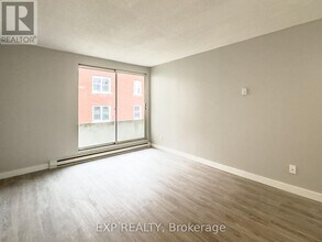 51-151 Cambridge St N in Ottawa, ON - Building Photo - Building Photo