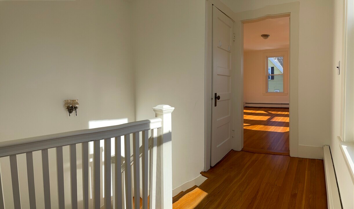 17 Jersey St., Unit #2 Second floor in Marblehead, MA - Building Photo