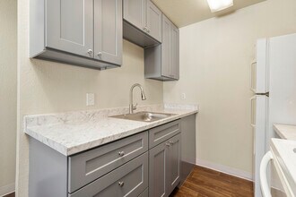 Badger Apartments in Seattle, WA - Building Photo - Building Photo