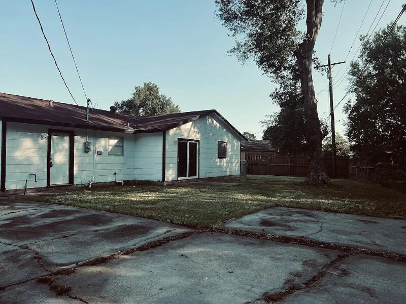 5275 Berard Cir in Beaumont, TX - Building Photo