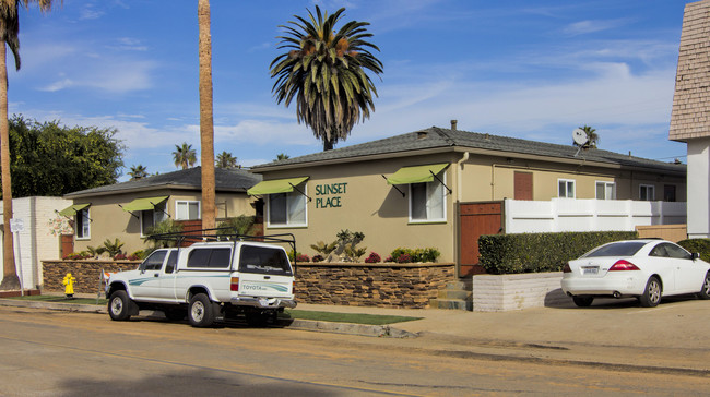 Sunset Place in San Diego, CA - Foto de edificio - Building Photo