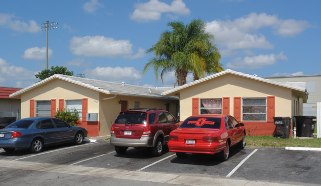 3960 NW 30th Ter in Lauderdale Lakes, FL - Building Photo - Building Photo