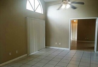 755 Golden Sunshine Cir in Orlando, FL - Building Photo - Building Photo