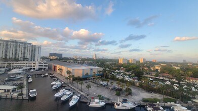 13155 Ixora Ct, Unit Keystone Harbor #911 in North Miami, FL - Foto de edificio - Building Photo