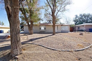 4546 W Ave L-10 in Lancaster, CA - Building Photo