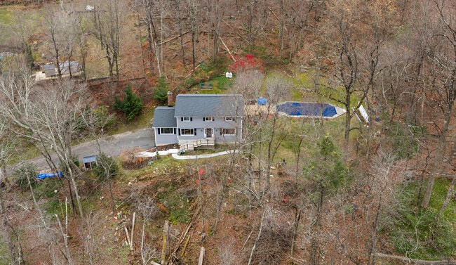 8 Glenview Dr in Sherman, CT - Building Photo - Building Photo