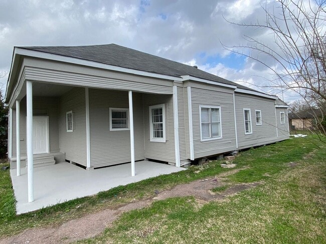 property at 3116 Grand Ave