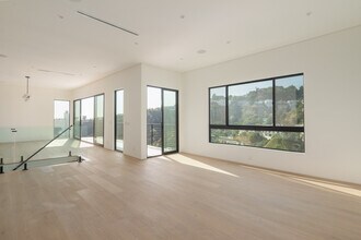 1931 Sunset Plaza Dr in Los Angeles, CA - Building Photo - Building Photo