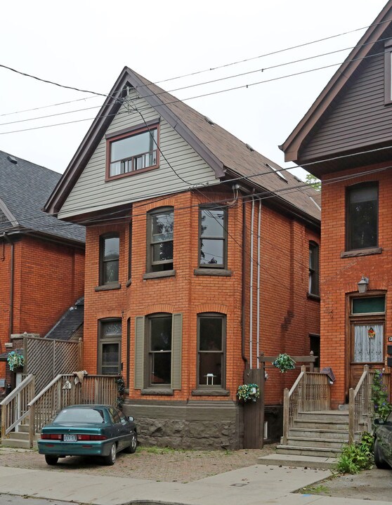 81 Grant Ave in Hamilton, ON - Building Photo