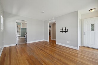 414 Fairgrove Ave in Royal Oak, MI - Foto de edificio - Building Photo