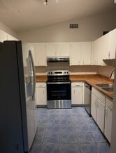 10557 Parkcrest Dr in Tampa, FL - Foto de edificio - Building Photo