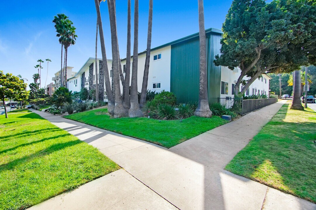 1545 North Laurel in Los Angeles, CA - Building Photo